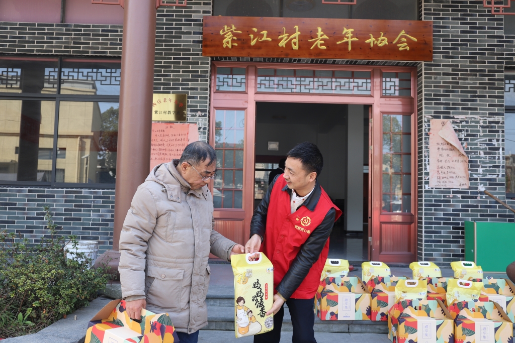 暖春意，敬老情-九体育在线注册-九体育（中国）多年坚持慰问孤寡老人